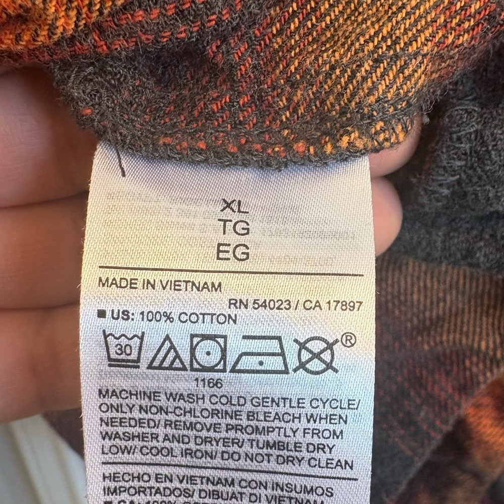 Old Navy Boyfriend Swiftie Evermore Plaid Flannel Button Down Shirt Size XL - Picture 5 of 5